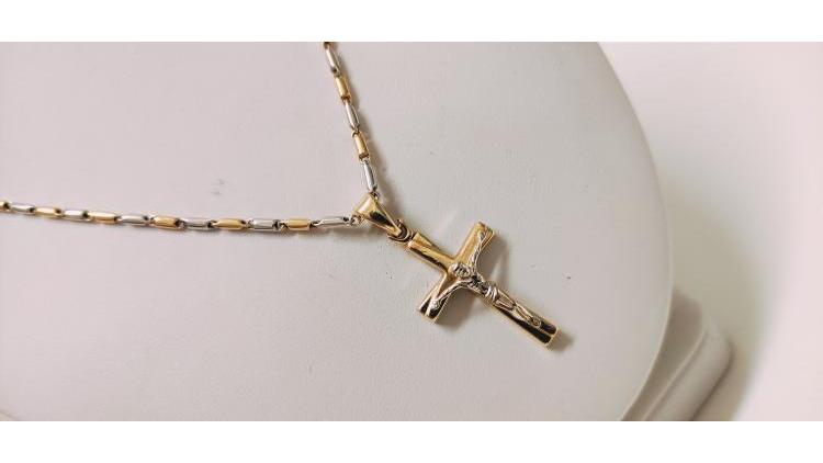 Collana con Croce ad un prezzo eccezionale.