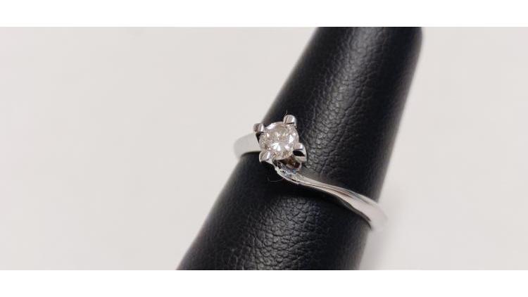 Solitario con Diamante da 0,18 Ct.