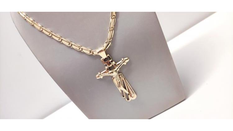 Collana dal peso consistente con Cristo.