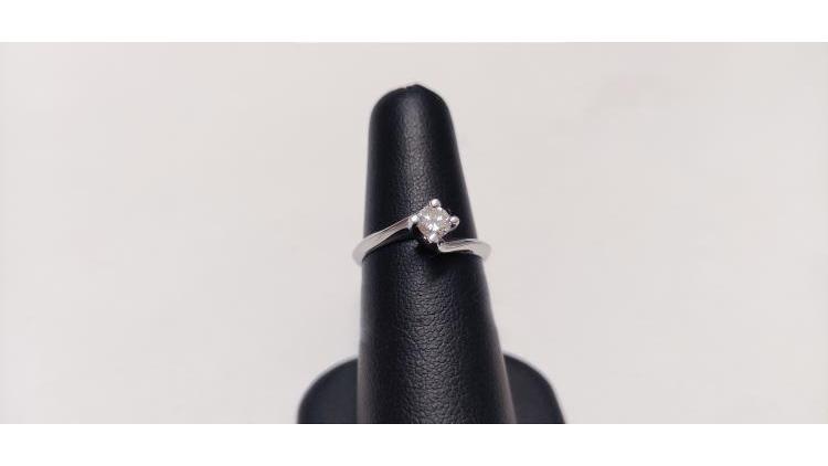 Solitario con Diamante da 0,18 Ct.