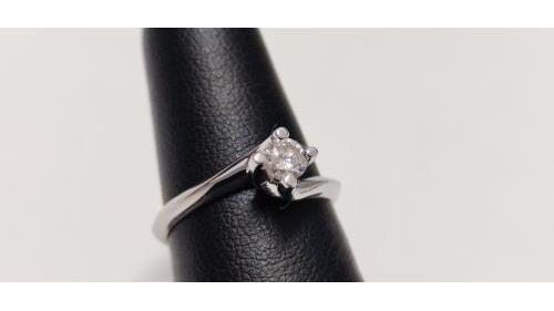 Solitario con Diamante da 0,18 Ct.